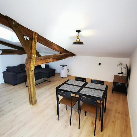 Appartement Neuf Climatise Sous Les Toits La Roche-Chalais Екстер'єр фото