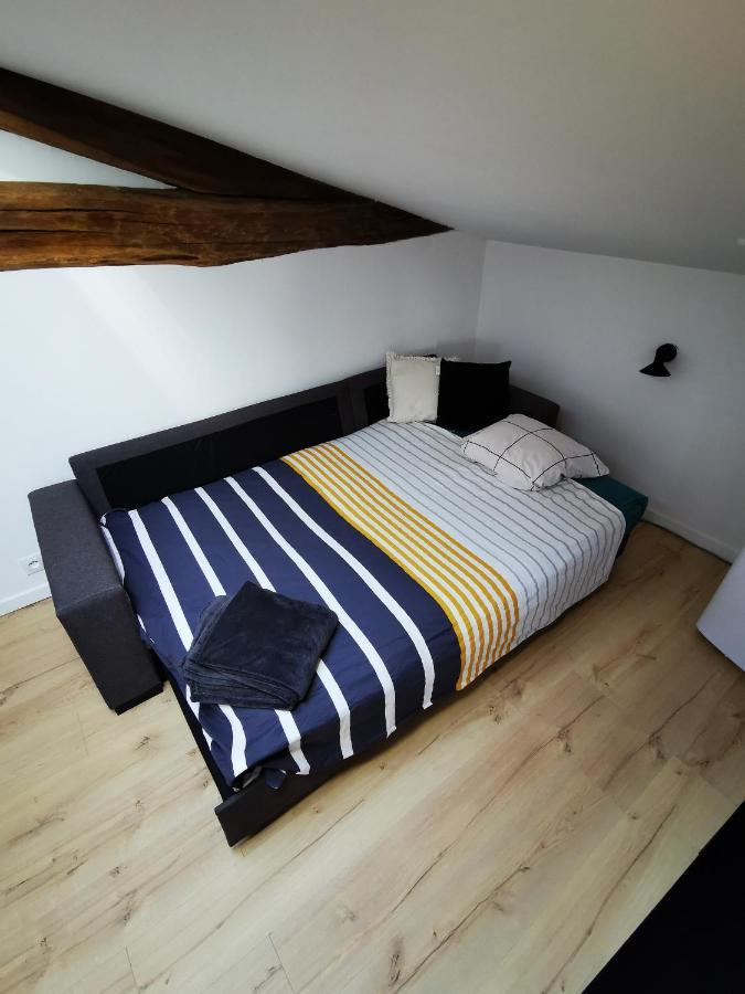 Appartement Neuf Climatise Sous Les Toits La Roche-Chalais Екстер'єр фото