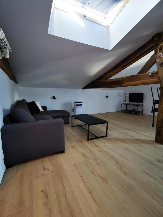 Appartement Neuf Climatise Sous Les Toits La Roche-Chalais Екстер'єр фото