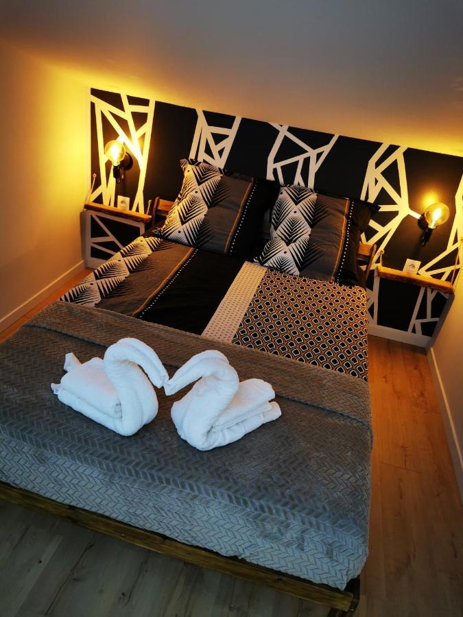 Appartement Neuf Climatise Sous Les Toits La Roche-Chalais Екстер'єр фото